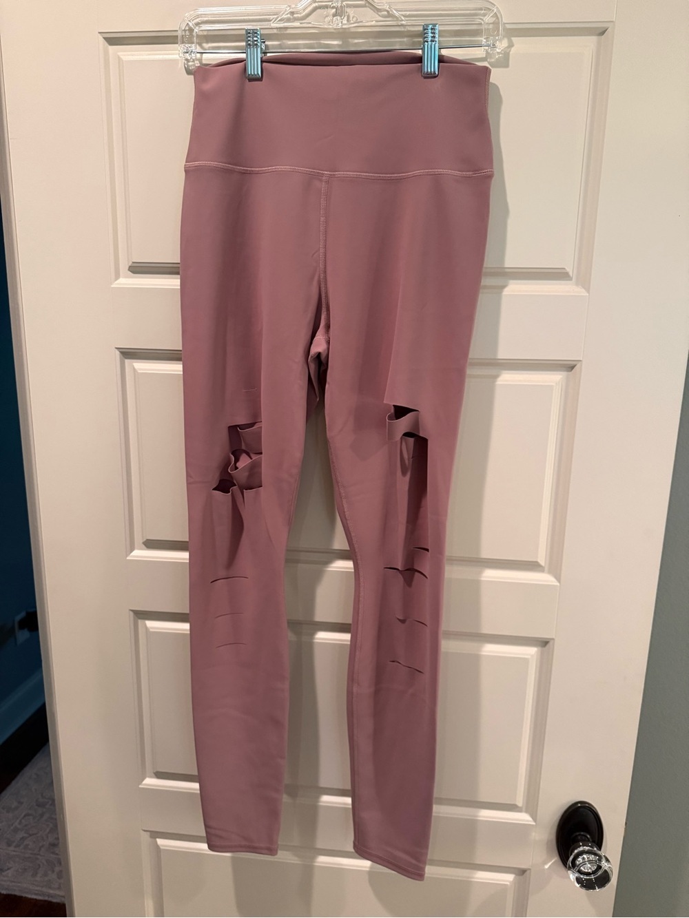 Alo High-Rise Ripped Leggings in Mauve L - Picture 2 of 4